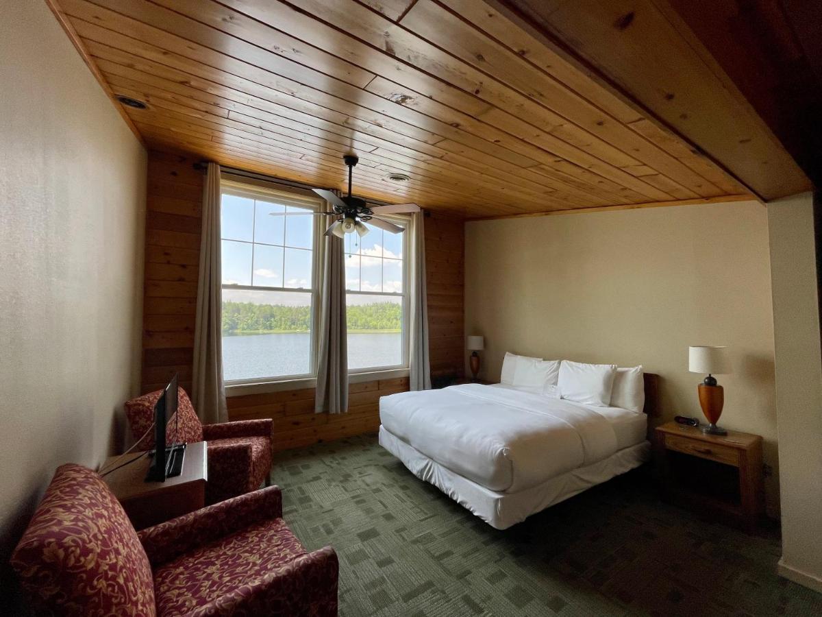 Hanging Horn Lakeside Resort Moose Lake Exterior foto