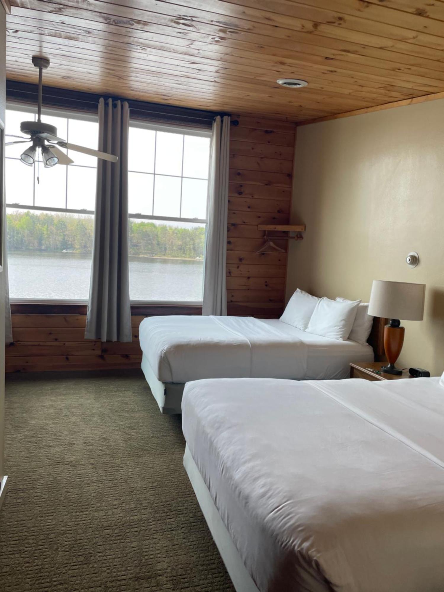 Hanging Horn Lakeside Resort Moose Lake Exterior foto