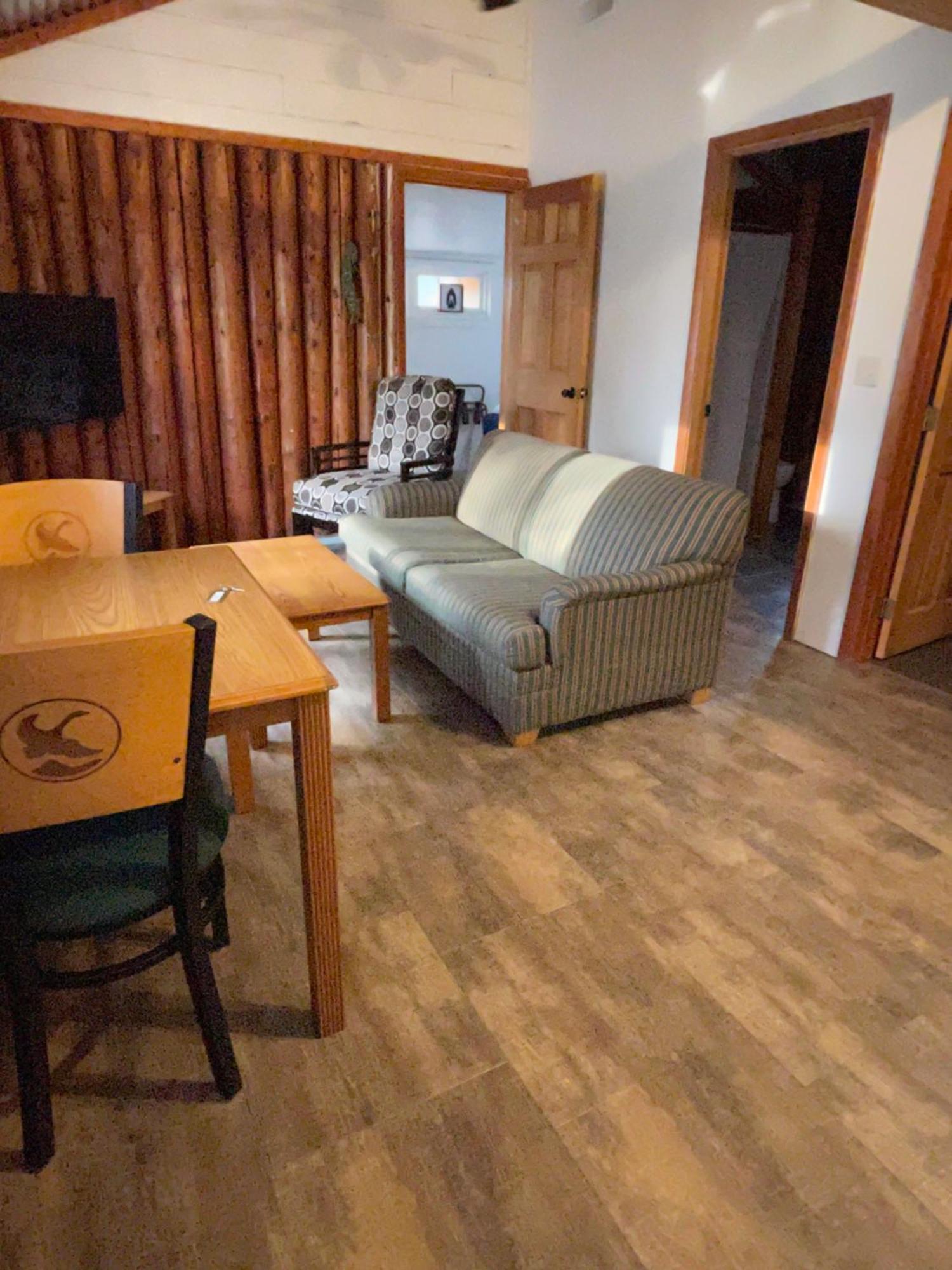 Hanging Horn Lakeside Resort Moose Lake Exterior foto