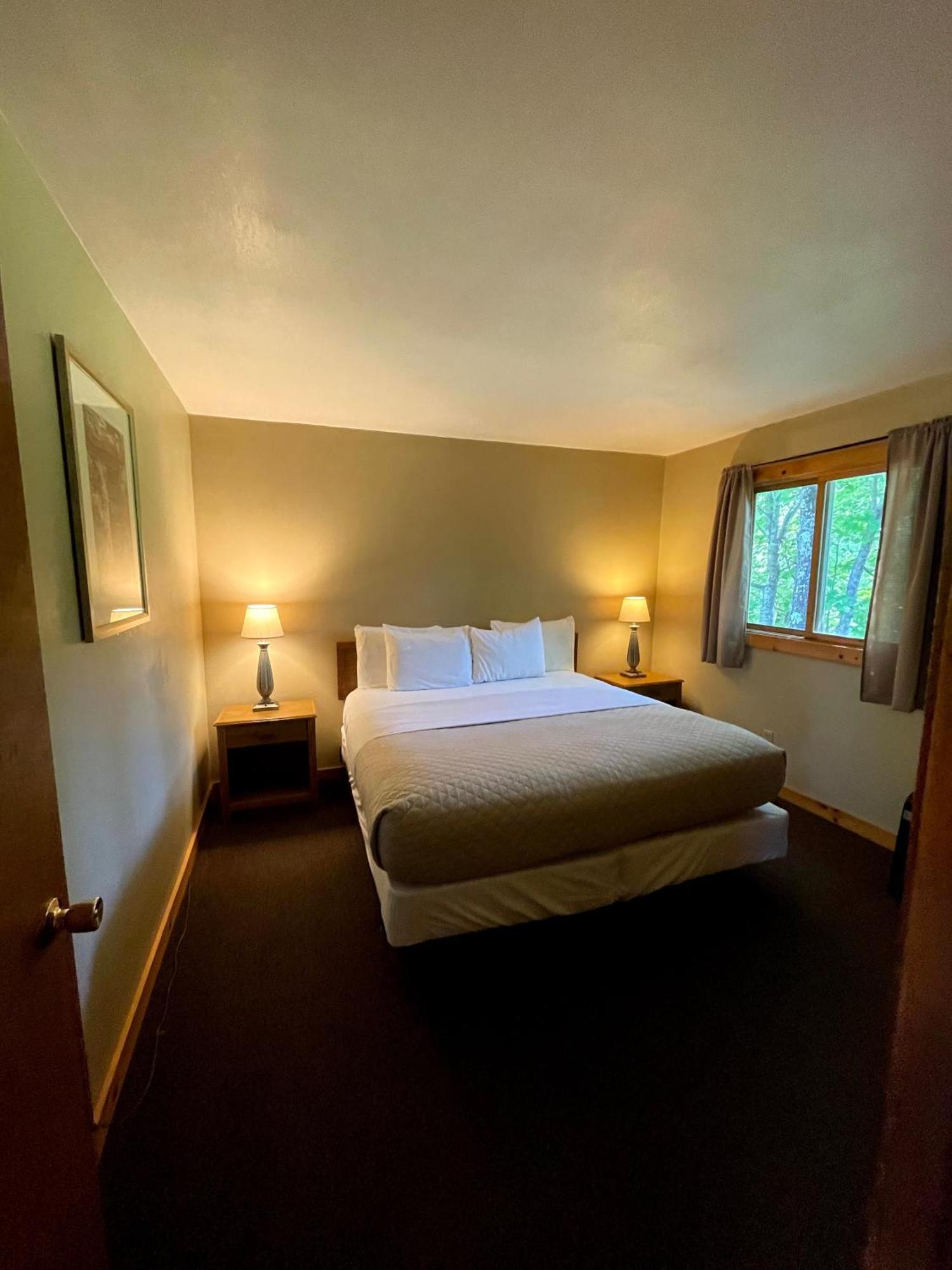 Hanging Horn Lakeside Resort Moose Lake Exterior foto