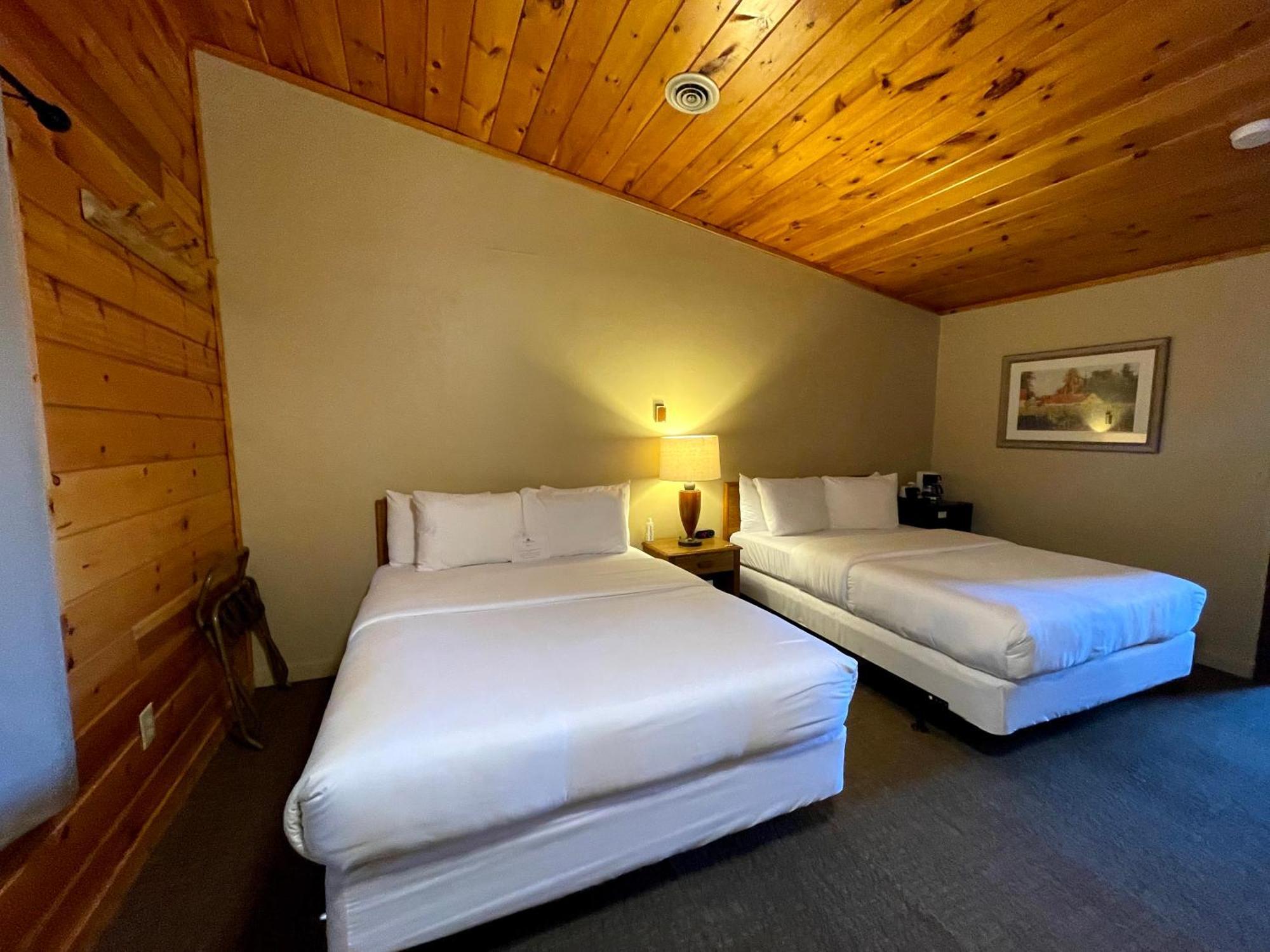 Hanging Horn Lakeside Resort Moose Lake Exterior foto