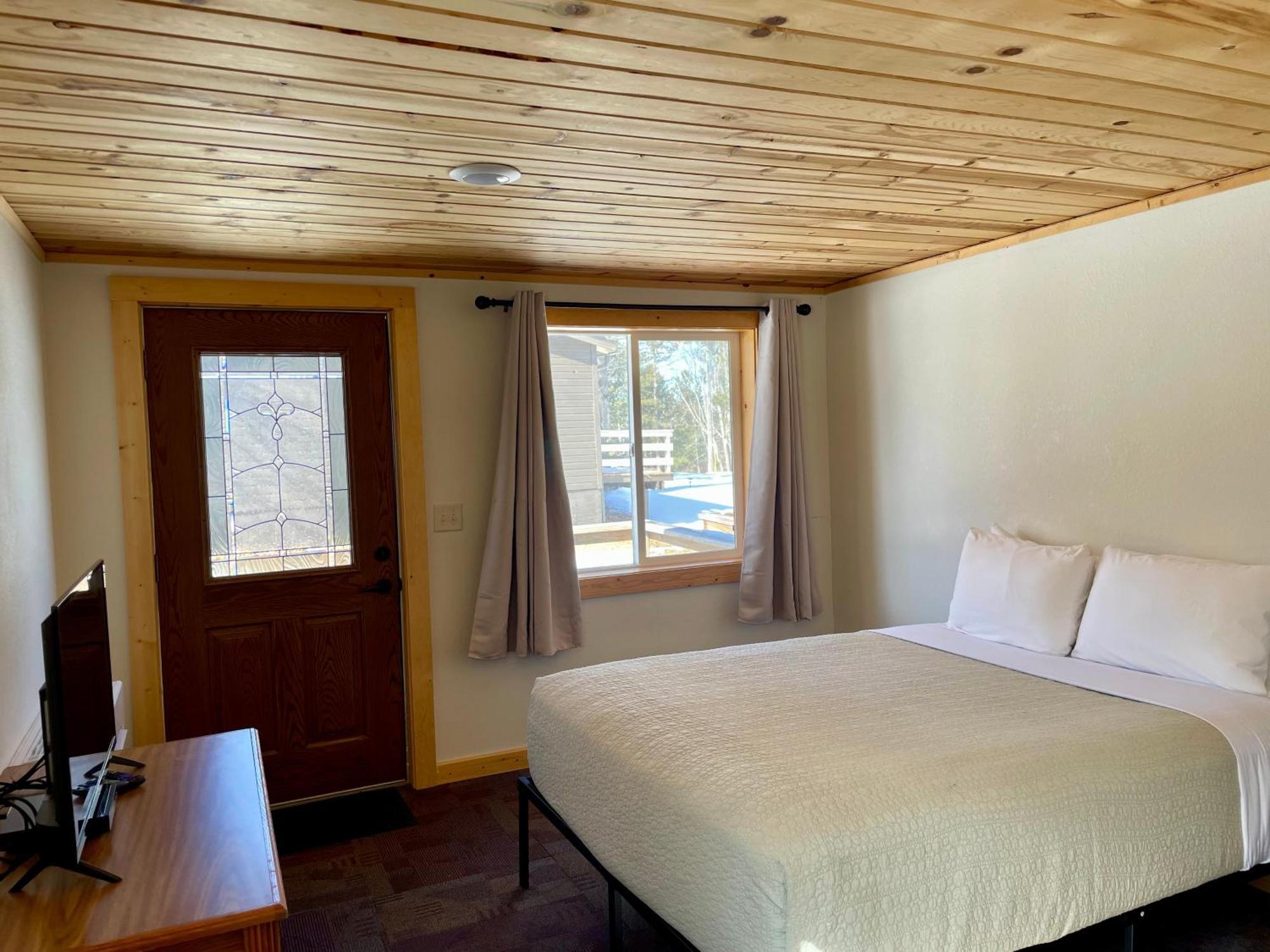 Hanging Horn Lakeside Resort Moose Lake Exterior foto