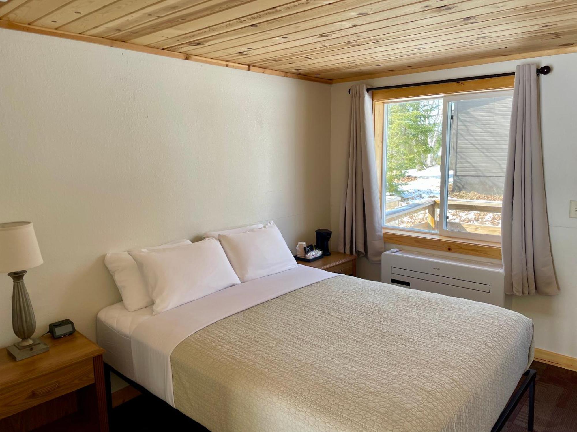 Hanging Horn Lakeside Resort Moose Lake Exterior foto