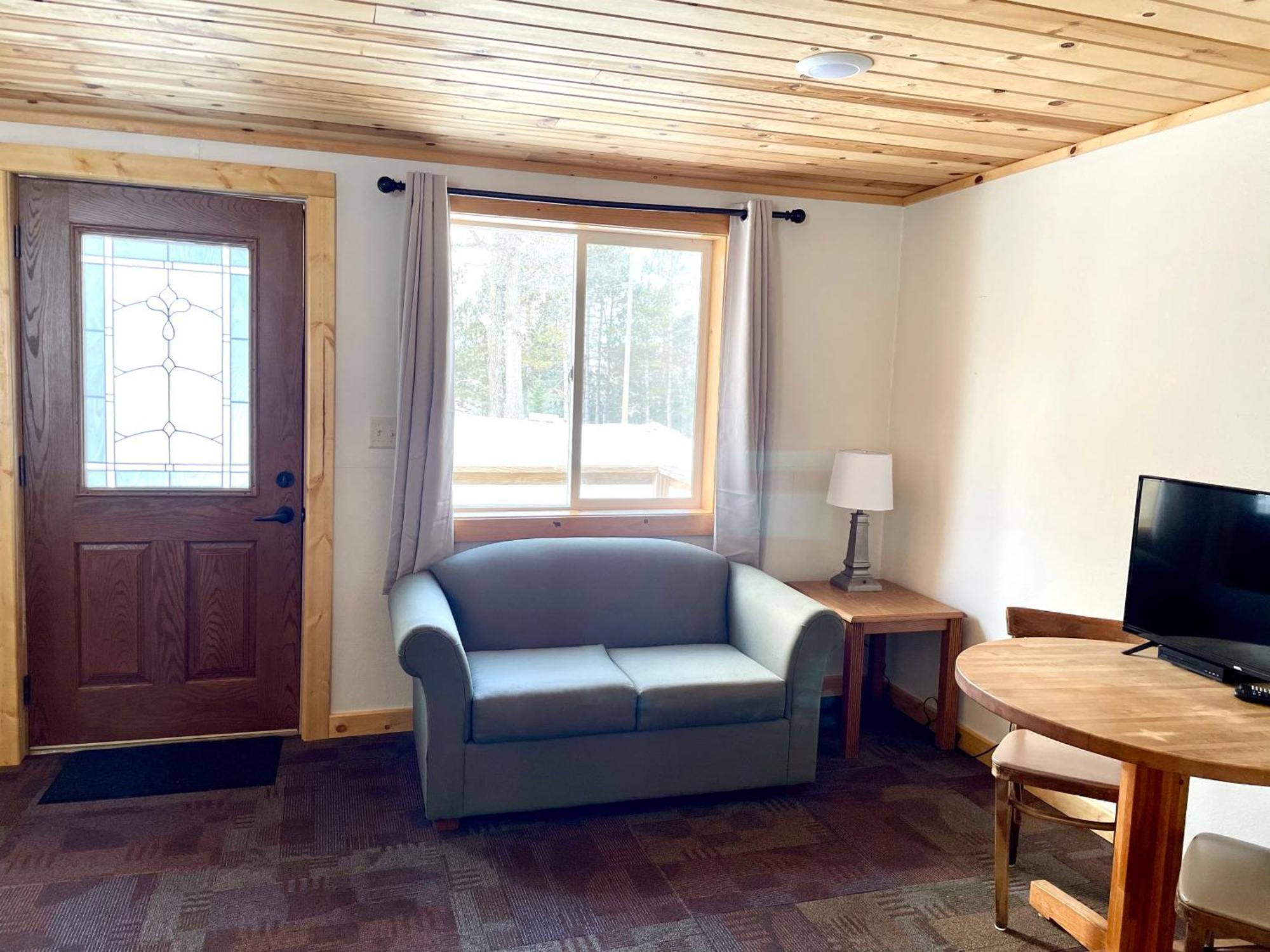 Hanging Horn Lakeside Resort Moose Lake Exterior foto