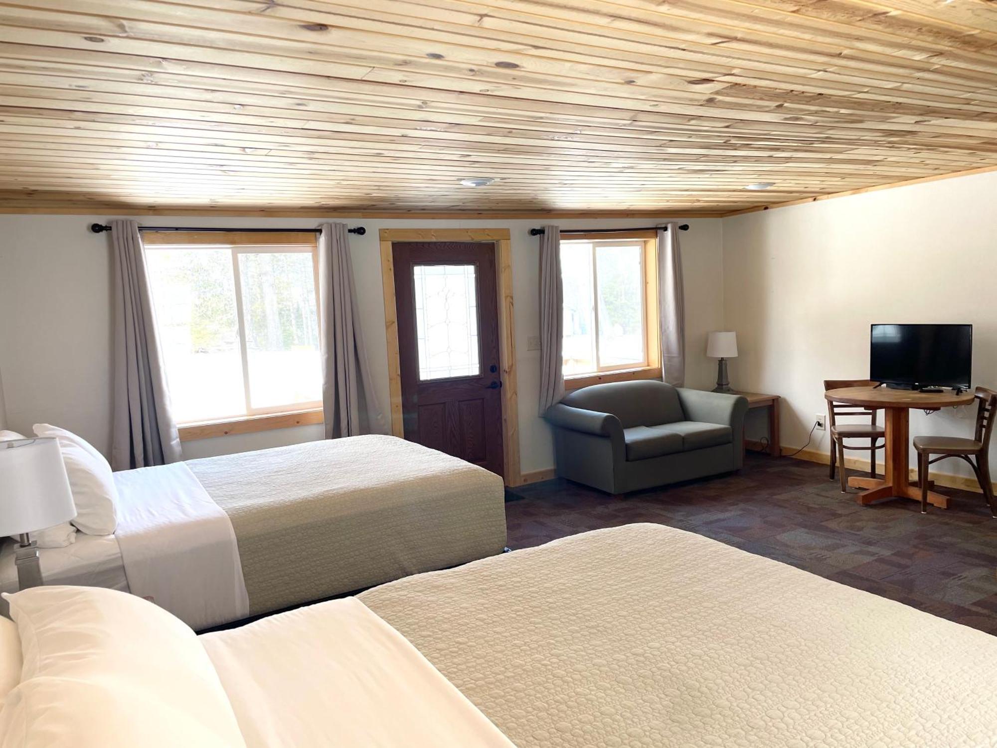 Hanging Horn Lakeside Resort Moose Lake Exterior foto