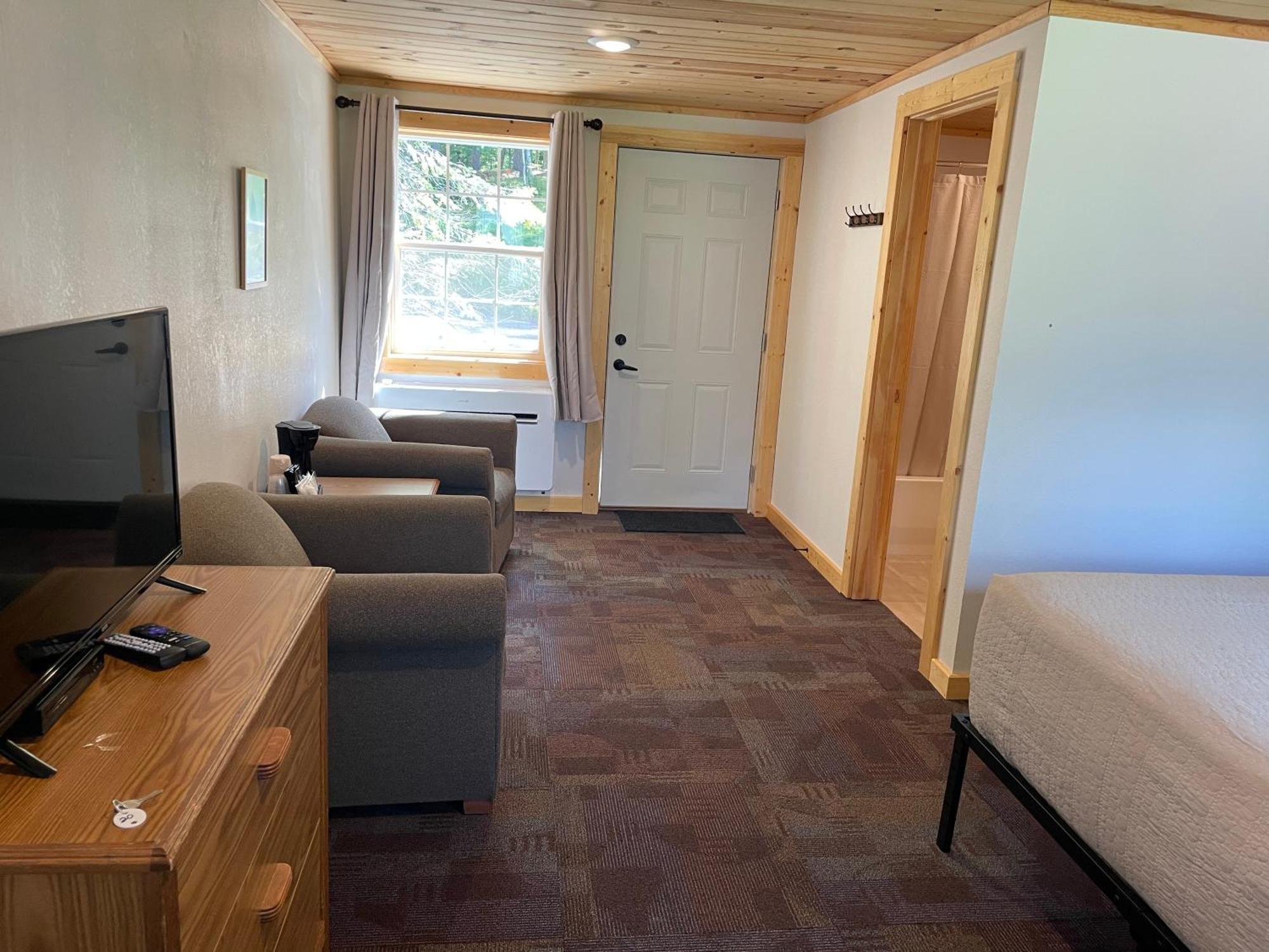 Hanging Horn Lakeside Resort Moose Lake Exterior foto