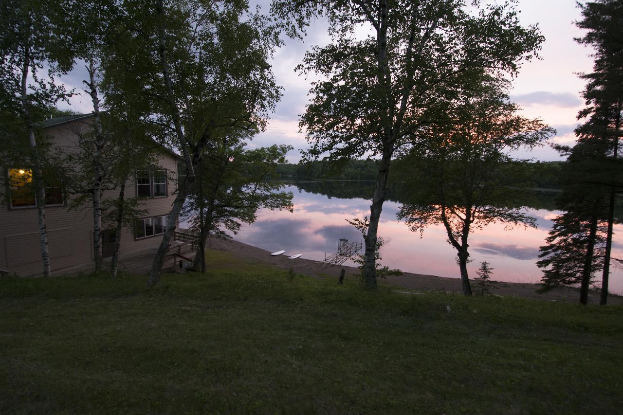 Hanging Horn Lakeside Resort Moose Lake Exterior foto