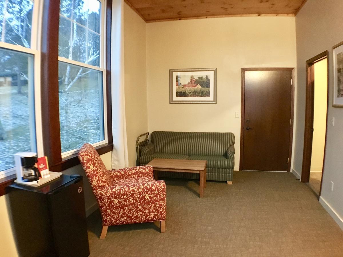 Hanging Horn Lakeside Resort Moose Lake Exterior foto