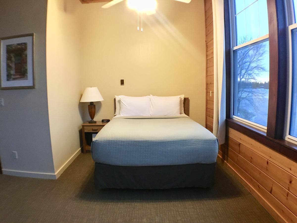 Hanging Horn Lakeside Resort Moose Lake Exterior foto